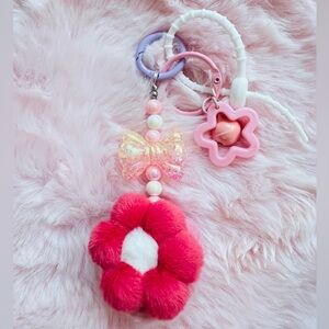 🌸Buy 3 get 1 free❤️Charming Pink and Red Floral Keychain